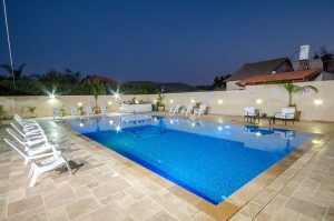 בריכת בטון  גלישה