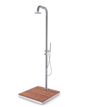 מקלחוני חוץ לבריכה